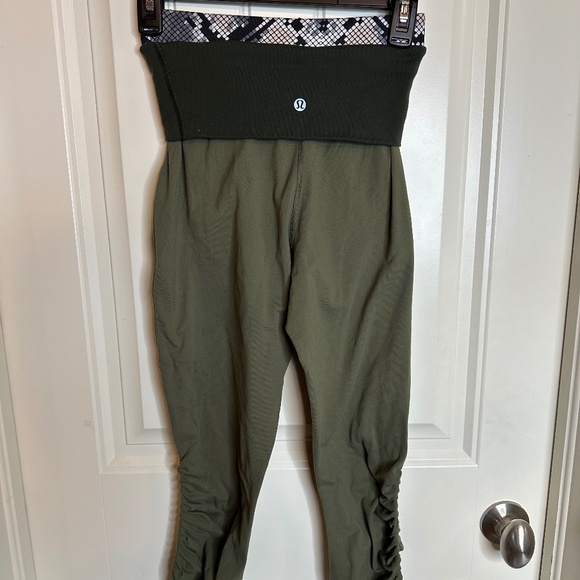 Lululemon Crop Leggings/Joggers - Picture 1 of 8